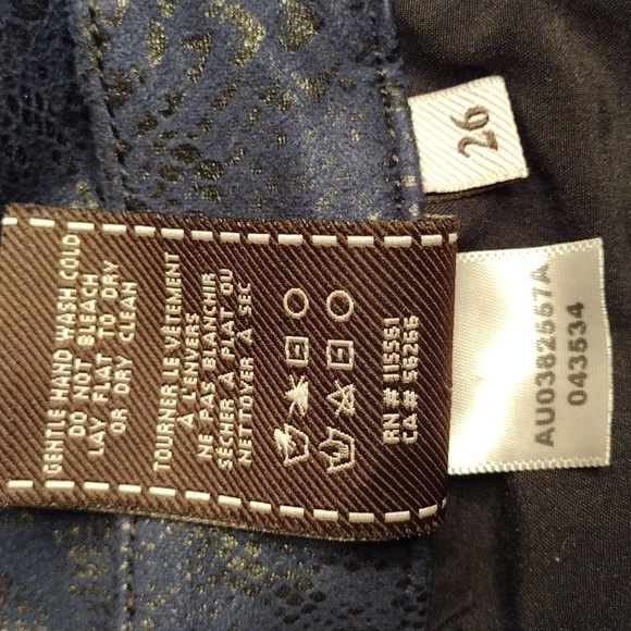 7 For All Mankind Snakeskin Print 5 Pocket Cropped Legging, Navy Blue, S… - Picture 6 of 6